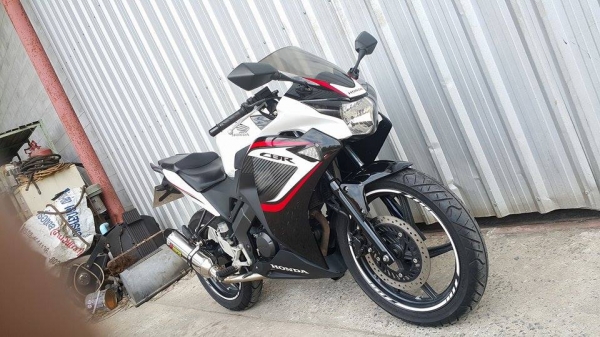CBR150 ใหม่เอี่ยม ไมล์น้อย ราคาเหมือนลายเก่า เดิมๆขี่นิ่มเลยครับ CBR150 ใหม่เอี่ยม ไมล์น้อย ราคาเหมือนลายเก่า เดิมๆขี่นิ่มเลยครับ