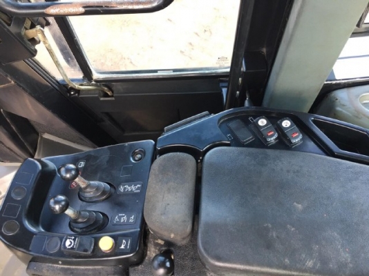 ขายรถตักล้อยาง CAT 962H รถนอกนำเข้าจากญี่ปุ่น สภาพสวยพร้อมใช้งาน มีVDOการทำงานครับ ขายรถตักล้อยาง CAT 962H รถนอกนำเข้าจากญี่ปุ่น สภาพสวยพร้อมใช้งาน มีVDOการทำงานครับ