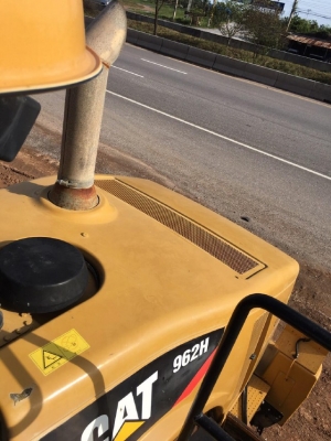 ขายรถตักล้อยาง CAT 962H รถนอกนำเข้าจากญี่ปุ่น สภาพสวยพร้อมใช้งาน มีVDOการทำงานครับ ขายรถตักล้อยาง CAT 962H รถนอกนำเข้าจากญี่ปุ่น สภาพสวยพร้อมใช้งาน มีVDOการทำงานครับ