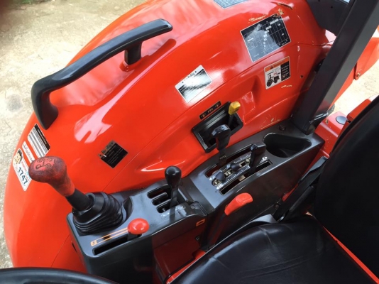 ขายรถไถ Kubota M7040 (4WD) พร้อมดันหน้า ผานพรวนช้าง รถสวย พร้อมใช้งานครับ