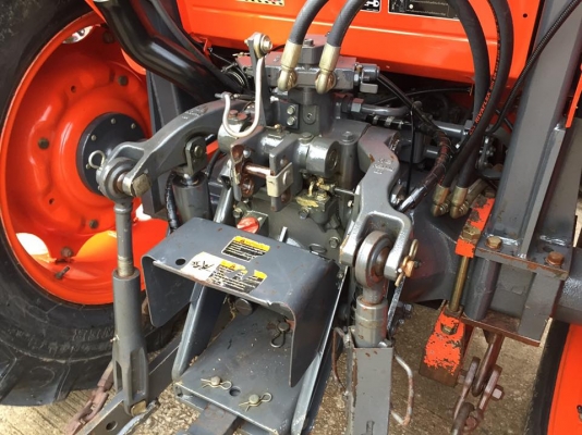 ขายรถไถ Kubota M7040 (4WD) พร้อมดันหน้า ผานพรวนช้าง รถสวย พร้อมใช้งานครับ