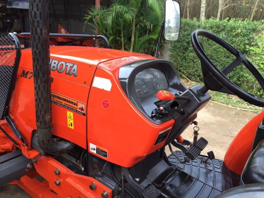 ขายรถไถ Kubota M7040 (4WD) พร้อมดันหน้า ผานพรวนช้าง รถสวย พร้อมใช้งานครับ