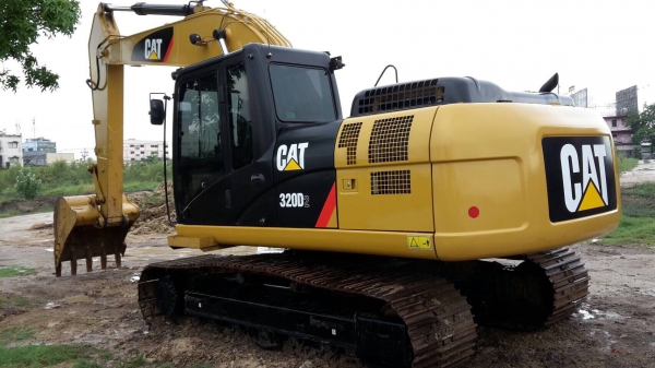 ขายรถแบคโฮ CAT 320 D2 ไมล์ 200 ชม.ราคา 3600000