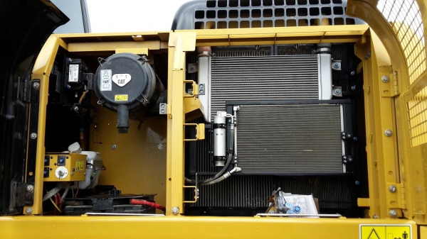 ขายรถแบคโฮ CAT 320 D2 ไมล์ 200 ชม.ราคา 3600000