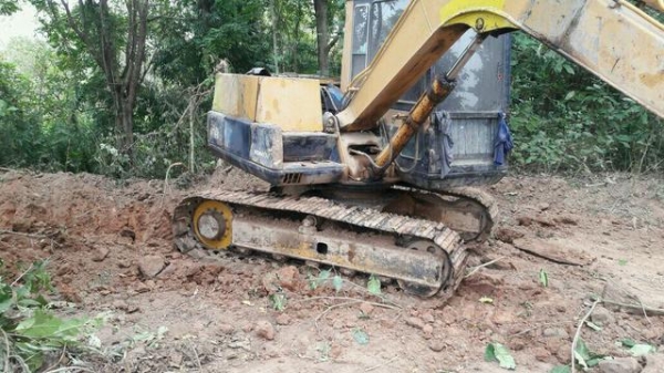 ขาย KOMATSU PC 60 รุ่น 5  รถสวยๆทำงานทุกวัน  ต้องการเปลี่ยนรุ่นใหญ่ ขาย ราคา 320,000 บาท