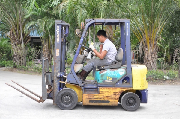 ลดกระหน่ำ!!ขายFORKLIFT KOMATSU FG15-17(1.5ตัน)(งากระดก) สวยเดิมจากญี่ปุ่น ยังไม่เคยใช้ในไทย 125,000เท่านั้น!!