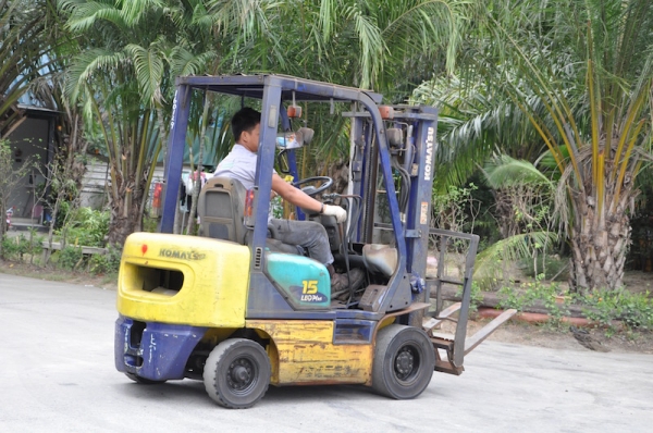 ลดกระหน่ำ!!ขายFORKLIFT KOMATSU FG15-17(1.5ตัน)(งากระดก) สวยเดิมจากญี่ปุ่น ยังไม่เคยใช้ในไทย 125,000เท่านั้น!!
