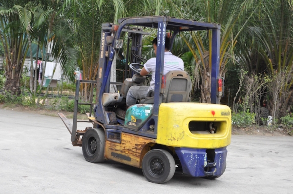 ลดกระหน่ำ!!ขายFORKLIFT KOMATSU FG15-17(1.5ตัน)(งากระดก) สวยเดิมจากญี่ปุ่น ยังไม่เคยใช้ในไทย 125,000เท่านั้น!!