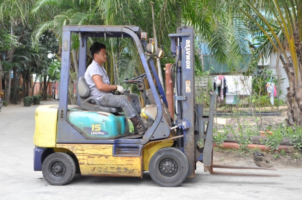 ลดกระหน่ำ!!ขายFORKLIFT KOMATSU FG15-17(1.5ตัน)(งากระดก) สวยเดิมจากญี่ปุ่น ยังไม่เคยใช้ในไทย 125,000เท่านั้น!!