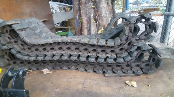 ขายโซ่ รถแมคโคเล็ก รุ่น 20-30 เก่านอกสภาพตามรูปคับ ขายไม่แพง