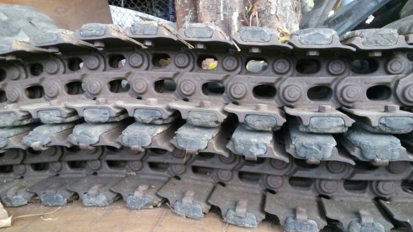 ขายโซ่ รถแมคโคเล็ก รุ่น 20-30 เก่านอกสภาพตามรูปคับ ขายไม่แพง