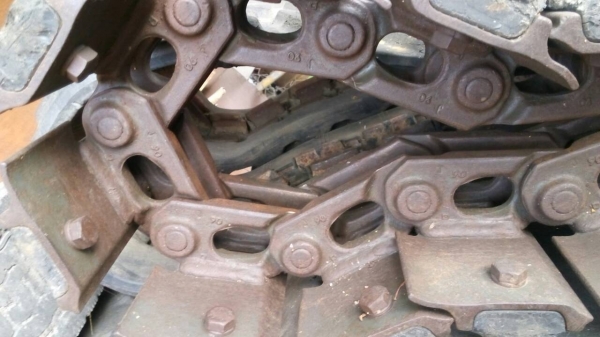 ขายโซ่ รถแมคโคเล็ก รุ่น 20-30 เก่านอกสภาพตามรูปคับ ขายไม่แพง