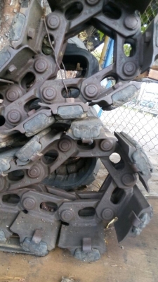 ขายโซ่ รถแมคโคเล็ก รุ่น 20-30 เก่านอกสภาพตามรูปคับ ขายไม่แพง