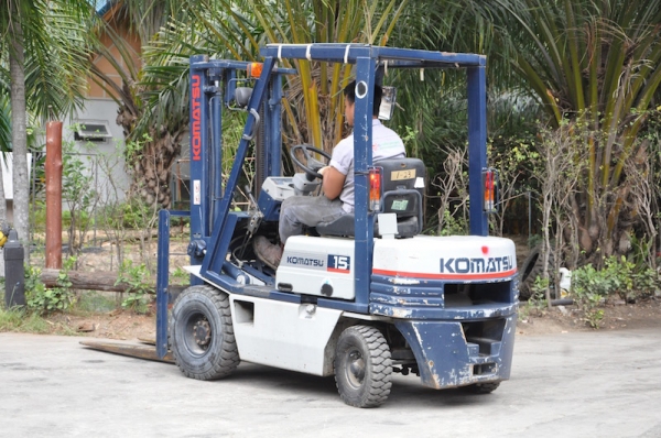 ลดกระหน่ำ!!ขายFORKLIFT KOMATSU FG15-15(1.5ตัน) สวยเดิมจากญี่ปุ่น ยังไม่เคยใช้ในไทย 125,000เท่านั้น!!