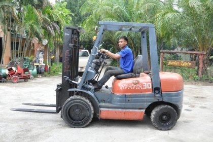 ขายFORKLIFT TOYOTA FD30ดีเซล (3ตัน) เสา3เมตร รถเดิม เสาฟรูฟรี้ 165,000เท่านั้น!!