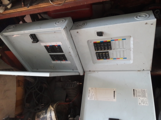 ขาย !! ตู้ไฟSQUARE.D 2ใบ ราคา2009