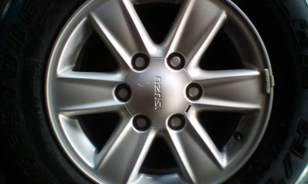 ล้อออนิวIsuzu ขอบ16 พร้อมยางดอกตรูมๆ