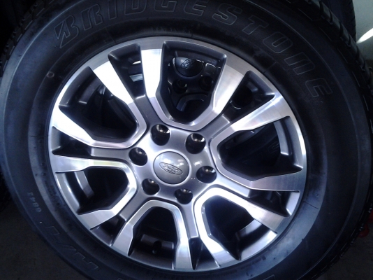 แม็ก FORD 18" พร้อมยาง