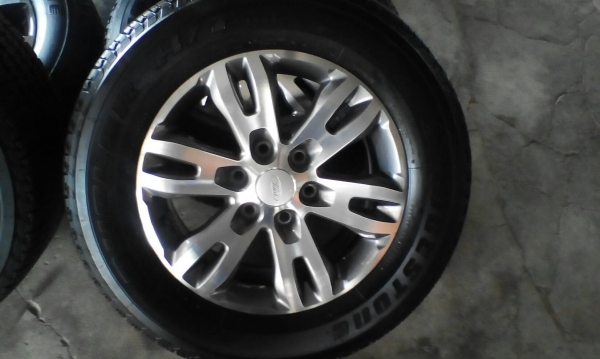 ล้อแม็ก FORD everest ขอบ 18 พร้อมยางใหม่ๆ