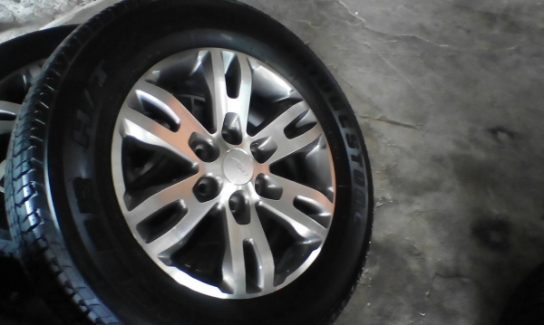 ล้อแม็ก FORD everest ขอบ 18 พร้อมยางใหม่ๆ