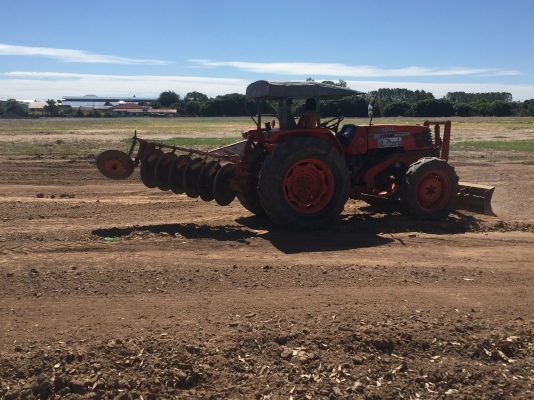 ขายรถไถ KUBOTA M5000 เครื่องดี สภาพสวยเดิมๆ ( ราคา 285,000 บาท ) (มีภาพวีดีโอ) พร้อมอุปกรณ์ 2 รายการ