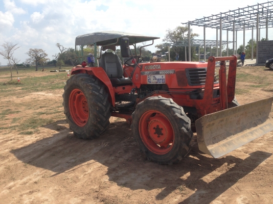 ขายรถไถ KUBOTA M5000 เครื่องดี สภาพสวยเดิมๆ ( ราคา 285,000 บาท ) (มีภาพวีดีโอ) พร้อมอุปกรณ์ 2 รายการ