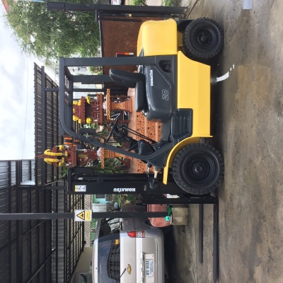 ขายรถยกโฟร์คลิฟท์Komat'Su 2ตันดีเซล ขายรถยกโฟร์คลิฟท์Komat'Su 2ตันดีเซล