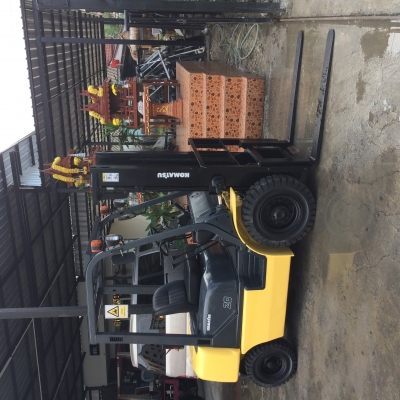 ขายรถยกโฟร์คลิฟท์Komat'Su 2ตันดีเซล