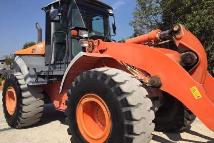 ขาย TCM ZW220 ปี2009 นำเข้าจากญี่ปุ่น ราคาถูก โทร.090-986-2521 อ๊อบ