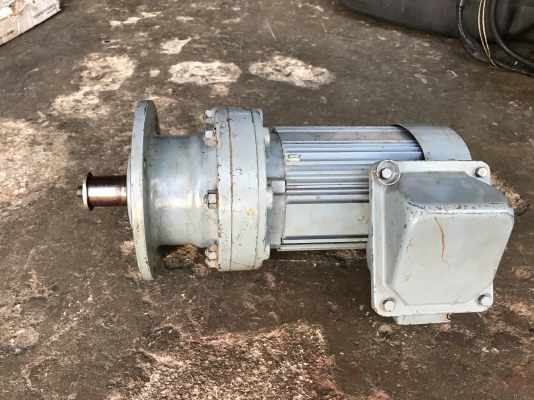 ขายมอเตอร์เกียร์หน้าแปลน Cycro drive Sumitomo 0.5HP. 220V made in Japan อัตราทด 1:11 ต่อไฟบ้าน 220V ได้เลยครับ สภาพสวยหมุนนิ่ม พร้อมใช้งาน