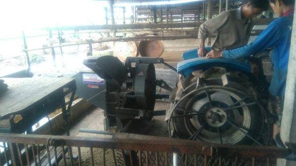 ขายด่วน รถไถ. 2เพลา. พร้อมเครืองช้อฟสับพืช ย่อยสลาย ทำปุ้ย อาหารสัตว ขายด่วน70000