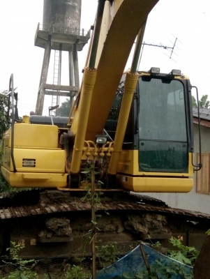 รถแม็คโคยี่ห้อ โคมัตซึ  รุ่น PC 200 - 8  ระบบคอมม่อนเรล  ใช้งาน 4,000 ชั่วโมง