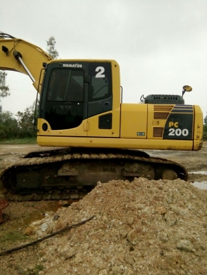 รถแม็คโคยี่ห้อ โคมัตซึ  รุ่น PC 200 - 8  ระบบคอมม่อนเรล  ใช้งาน 4,000 ชั่วโมง