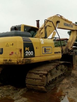 รถแม็คโคยี่ห้อ โคมัตซึ  รุ่น PC 200 - 8  ระบบคอมม่อนเรล  ใช้งาน 4,000 ชั่วโมง
