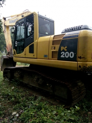 รถแม็คโคยี่ห้อ โคมัตซึ  รุ่น PC 200 - 8  ระบบคอมม่อนเรล  ใช้งาน 4,000 ชั่วโมง