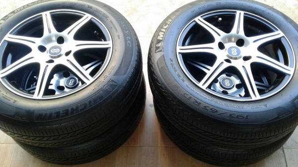 ล้อแม็ก 15 พร้อมยาง 195/65/15 ล้อแม็ก 15 พร้อมยาง 195/65/15