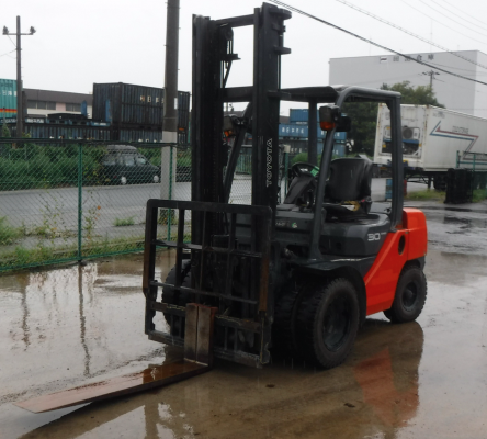 จำหน่าย Used Forklift Toyota 8FD30 ดีเซล 3 ตัน เสาสูง 4 เมตร ติดงากระดก Hined Fork นำเข้าญี่ปุ่น เคร