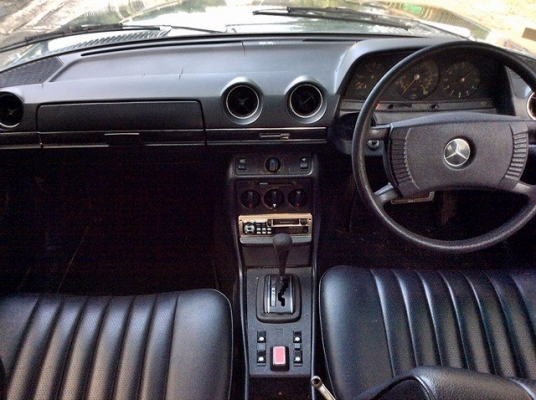 BENZ 300D AUTO W123