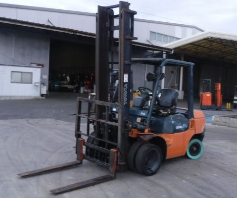 จำหน่ายรถ Forklift Used Toyota ดีเซล 3 ตัน ญี่ปุ่น รุ่น 7FD30 2Z เสา 4.5 เมตร งากระดก Hinged Fork
