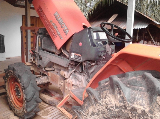 รถไถ 45 แรง DI  ปึ 53  เครื่องแห้งดี  พร้อมลุยงาน อุปกร  3 ชิ้น  ราคา  เบาฯฯ  250000 บาท    ดูรถ ที จ. ศรีสะเกษ   วันทูคอล 0986683479 dtac 0991751349 สิทธิ์ คับ