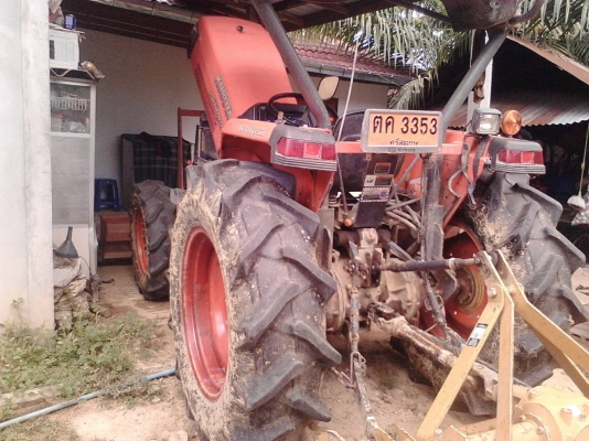 รถไถ 45 แรง DI  ปึ 53  เครื่องแห้งดี  พร้อมลุยงาน อุปกร  3 ชิ้น  ราคา  เบาฯฯ  250000 บาท    ดูรถ ที จ. ศรีสะเกษ   วันทูคอล 0986683479 dtac 0991751349 สิทธิ์ คับ