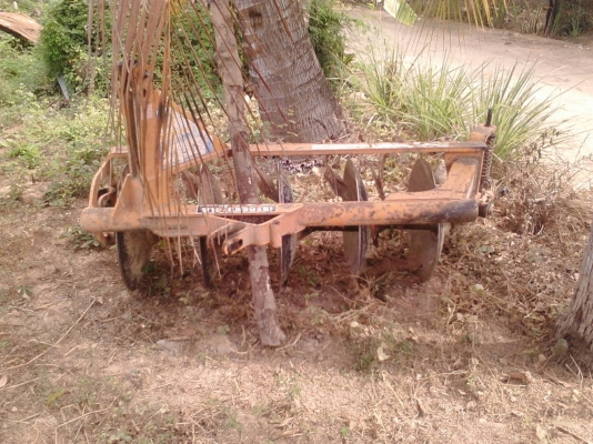 รถไถ 45 แรง DI  ปึ 53  เครื่องแห้งดี  พร้อมลุยงาน อุปกร  3 ชิ้น  ราคา  เบาฯฯ  250000 บาท    ดูรถ ที จ. ศรีสะเกษ   วันทูคอล 0986683479 dtac 0991751349 สิทธิ์ คับ