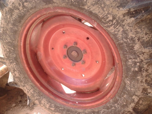 รถไถ 45 แรง DI  ปึ 53  เครื่องแห้งดี  พร้อมลุยงาน อุปกร  3 ชิ้น  ราคา  เบาฯฯ  250000 บาท    ดูรถ ที จ. ศรีสะเกษ   วันทูคอล 0986683479 dtac 0991751349 สิทธิ์ คับ