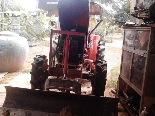 รถไถ 45 แรง DI  ปึ 53  เครื่องแห้งดี  พร้อมลุยงาน อุปกร  3 ชิ้น  ราคา  เบาฯฯ  250000 บาท    ดูรถ ที จ. ศรีสะเกษ   วันทูคอล 0986683479 dtac 0991751349 สิทธิ์ คับ