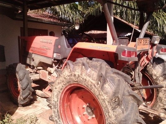 รถไถ 45 แรง DI  ปึ 53  เครื่องแห้งดี  พร้อมลุยงาน อุปกร  3 ชิ้น  ราคา  เบาฯฯ  250000 บาท    ดูรถ ที จ. ศรีสะเกษ   วันทูคอล 0986683479 dtac 0991751349 สิทธิ์ คับ