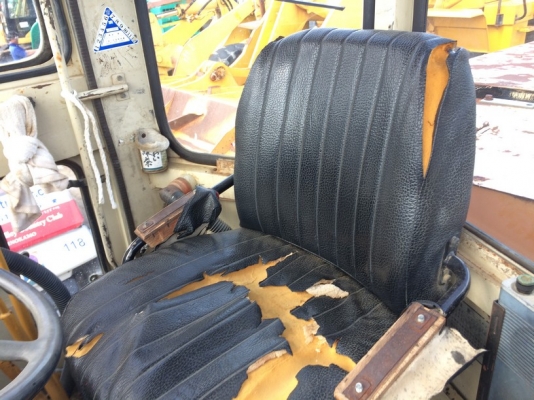 รถตัก Komatsu รุ่น 520B นำเข้าจากญี่ปุ่น สภาพสวย ราคาถูกครับ รถตัก Komatsu รุ่น 520B นำเข้าจากญี่ปุ่น สภาพสวย ราคาถูกครับ