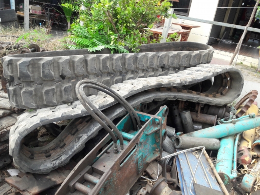 ขายค่ะ..แทรคยางขนาด PC40  สภาพสวย...เก่าญี่ปุ่น...ราคาไม่แพง...โทร..089-3818694  ดวงนภา