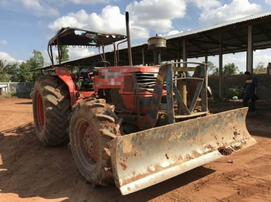 ขาย 315,000 KUBOTA M9000  สภาพพร้อมใช้งาน เครื่องเกียร์แน่น หาง 6 ไม่มีตก กำลังดี สองเพลา รถพร้อมใช้งาน (ไม่มีเล่มทะเบียน ตัวแรก) ปี 50 รถอยุ่ จ.อุบล 090-772-3710 090-772-3708