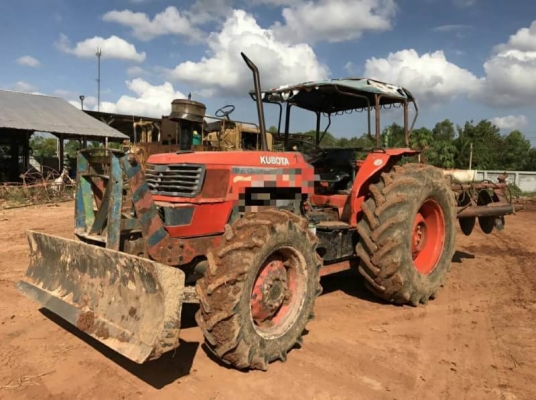 ขาย 315,000 KUBOTA M9000  สภาพพร้อมใช้งาน เครื่องเกียร์แน่น หาง 6 ไม่มีตก กำลังดี สองเพลา รถพร้อมใช้งาน (ไม่มีเล่มทะเบียน ตัวแรก) ปี 50 รถอยุ่ จ.อุบล 090-772-3710 090-772-3708