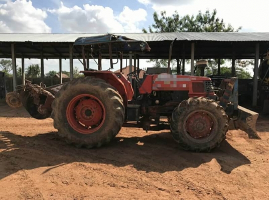 ขาย 315,000 KUBOTA M9000  สภาพพร้อมใช้งาน เครื่องเกียร์แน่น หาง 6 ไม่มีตก กำลังดี สองเพลา รถพร้อมใช้งาน (ไม่มีเล่มทะเบียน ตัวแรก) ปี 50 รถอยุ่ จ.อุบล 090-772-3710 090-772-3708
